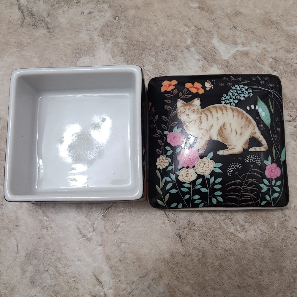 Vintage Floral Tabby Cat Porcelain Black Trinket Jewelry Box With Lid - Picture 4 of 8